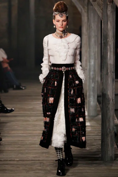Look 30